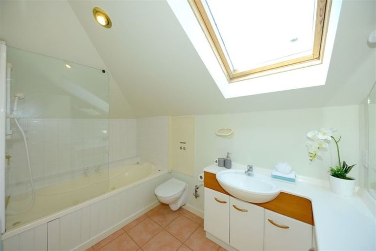 Photo of property in 382a Memorial Avenue, Burnside, Christchurch, 8053