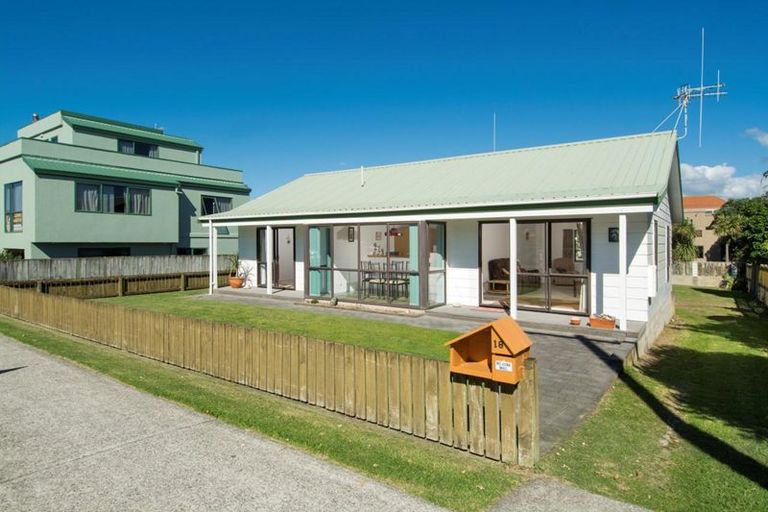 Photo of property in 18 Motiti Road, Papamoa Beach, Papamoa, 3118