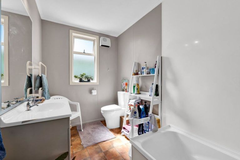 Photo of property in 10 Morrissey Street, Hawera, 4610