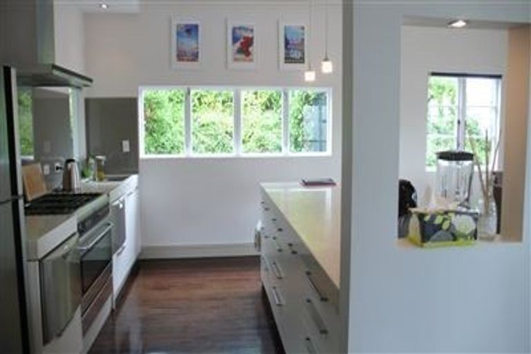 Photo of property in 1/5 Milton Road, Northcote Point, Auckland, 0627