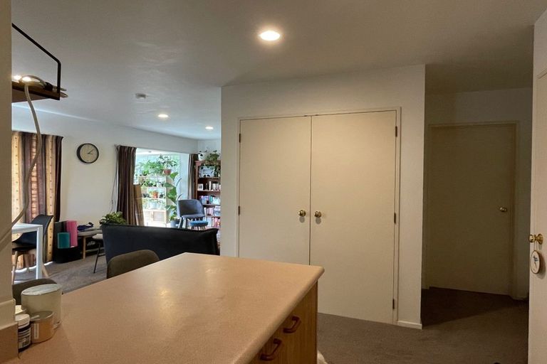 Photo of property in 12 Mandeville Place, Unsworth Heights, Auckland, 0632
