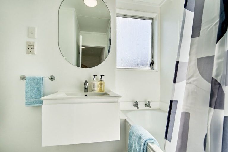 Photo of property in 8f Montgomery Crescent, Clouston Park, Upper Hutt, 5018