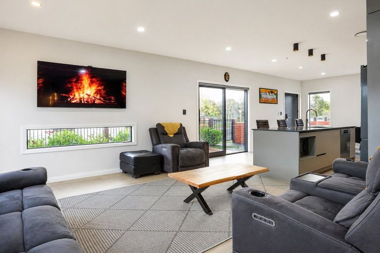Photo of property in 4/64 Banbury Crescent, Fairfield, Hamilton, 3214