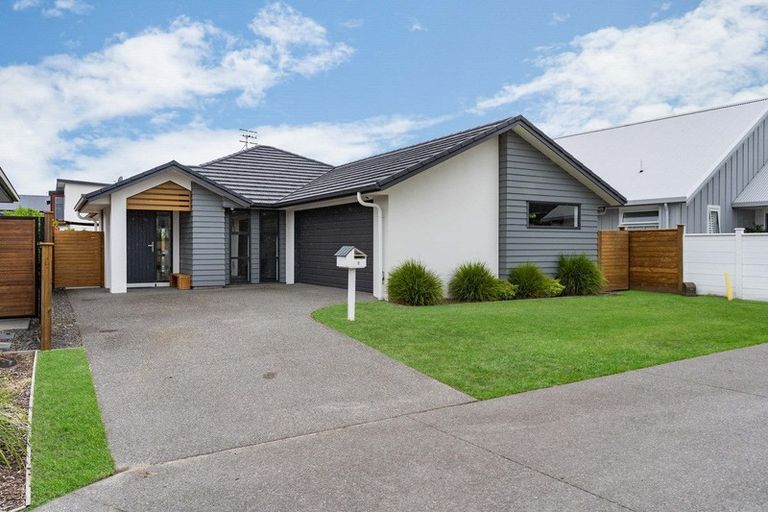 Photo of property in 7 Tuangi Way, Papamoa Beach, Papamoa, 3118