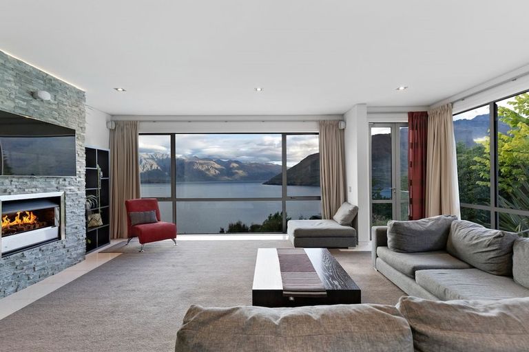 Photo of property in 6 Chandler Lane, Fernhill, Queenstown, 9300