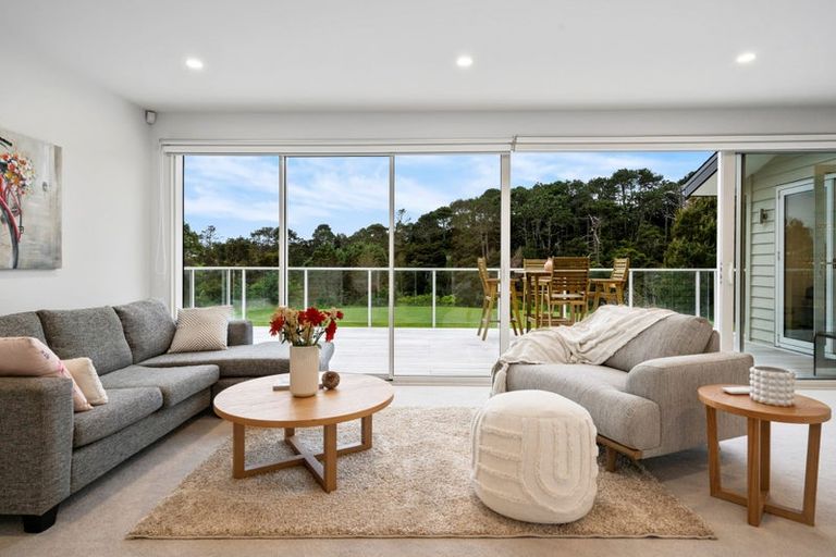Photo of property in 15 Nola Road, Oratia, Auckland, 0604