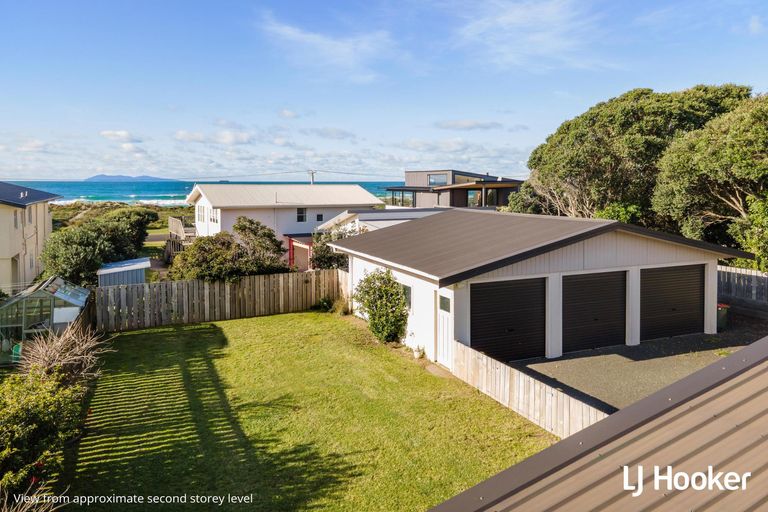 Photo of property in 241 Seaforth Road, Waihi Beach, 3611