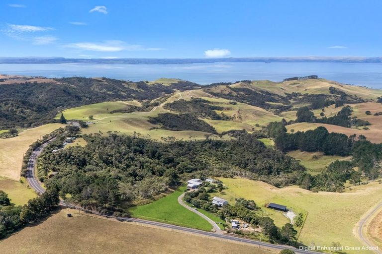 Photo of property in 2856 South Head Road, South Head, Helensville, 0874