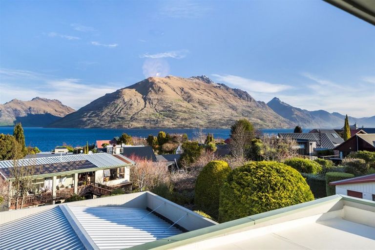 Photo of property in 690 Peninsula Road, Kelvin Heights, Queenstown, 9300