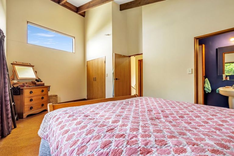 Photo of property in 117 Seaview Road, Piha, New Lynn, 0772