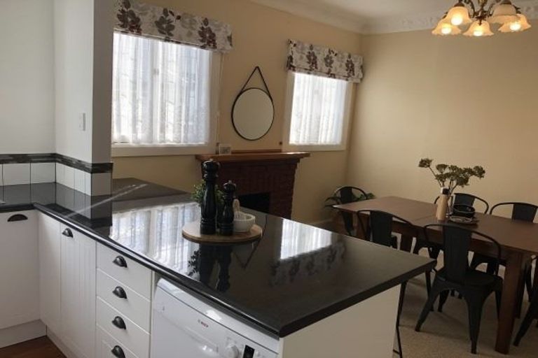 Photo of property in 42 Dahlia Street, Palmerston North, 4410