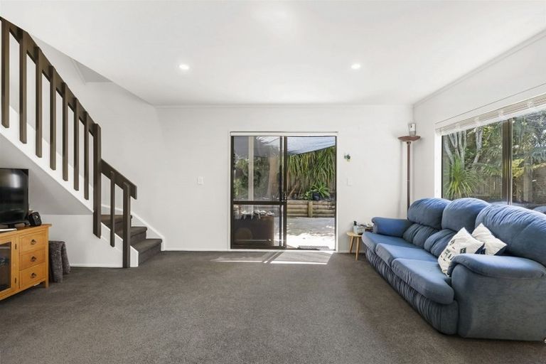 Photo of property in 27 Shadon Place, Stanmore Bay, Whangaparaoa, 0932