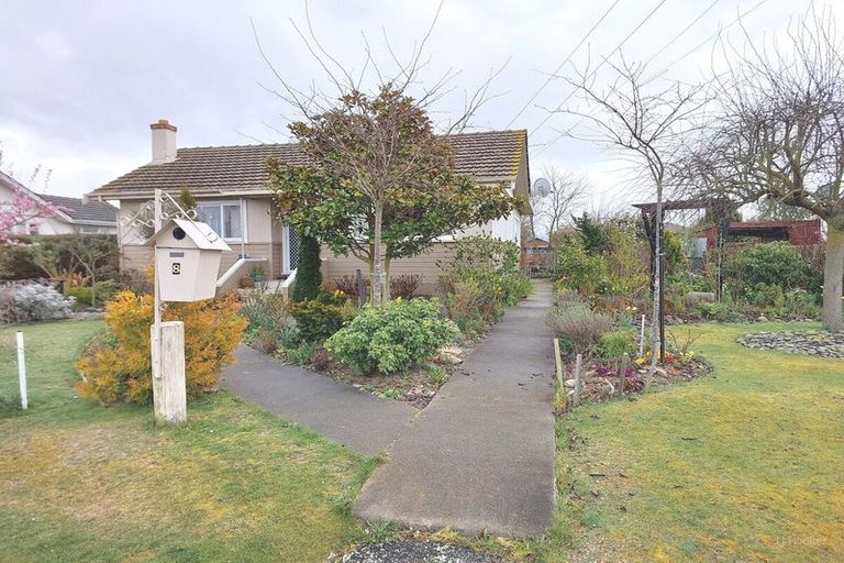 Photo of property in 8 Moorhouse Street, Waimate, 7924
