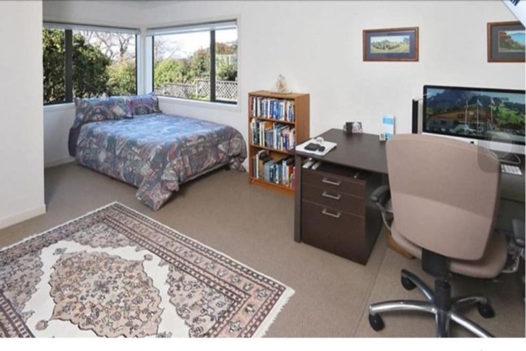 Photo of property in 1a Burford Place, Mellons Bay, Auckland, 2014