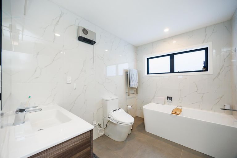 Photo of property in 42 Cyprus Place, Fitzherbert, Palmerston North, 4410