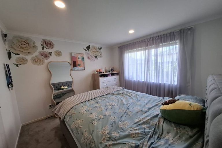 Photo of property in 10 Iwinuku Crescent, Wattle Downs, Auckland, 2103