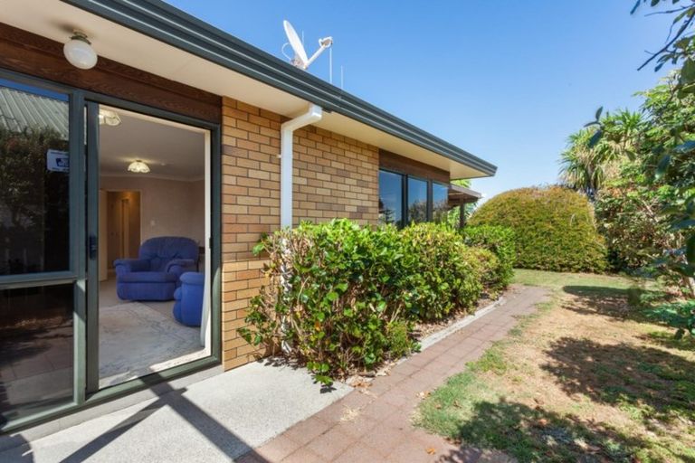 Photo of property in 16 Checketts Place, Papamoa Beach, Papamoa, 3118