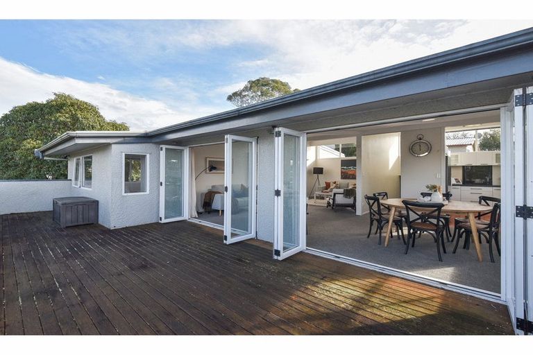 Photo of property in 3 Tirita Street, Kawaha Point, Rotorua, 3010