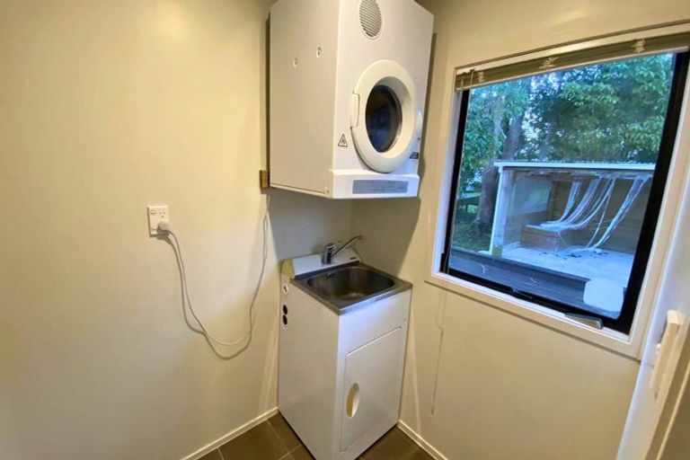 Photo of property in 24 West Harbour Drive, West Harbour, Auckland, 0618