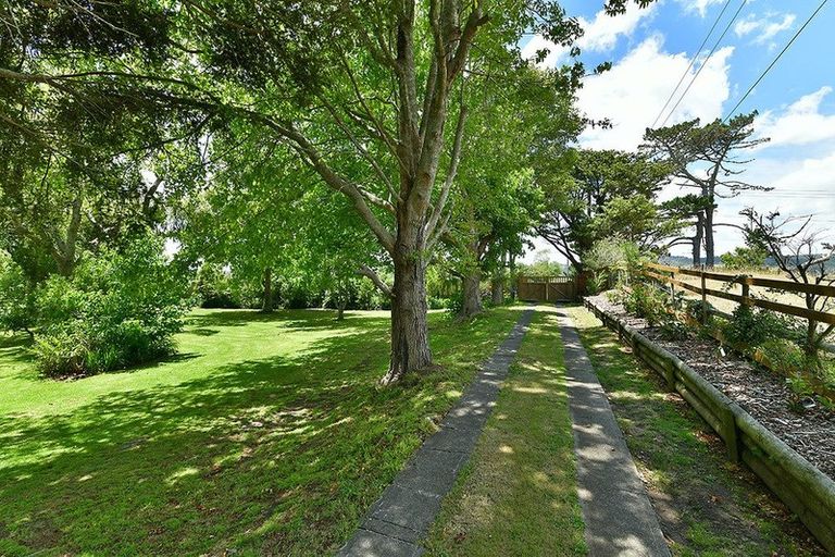 Photo of property in 2083 State Highway 16, Helensville, 0875