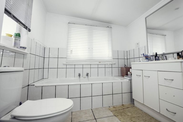 Photo of property in 13 Awaruku Road, Torbay, Auckland, 0630