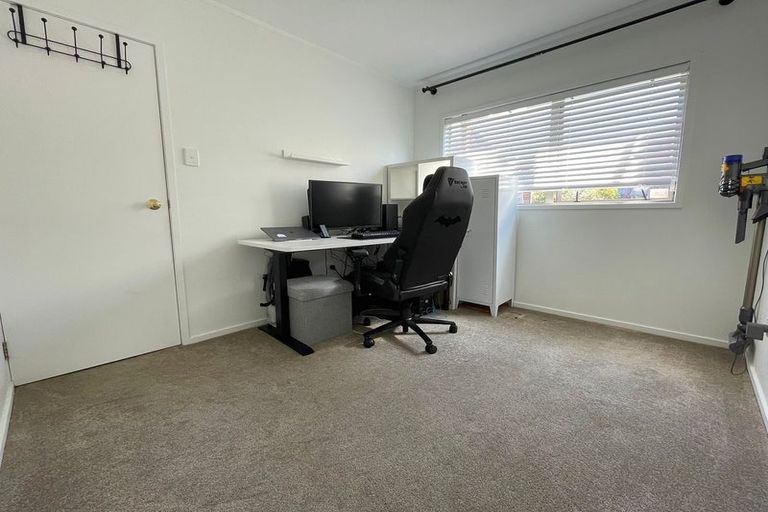 Photo of property in 17 Caspian Close, New Lynn, Auckland, 0600
