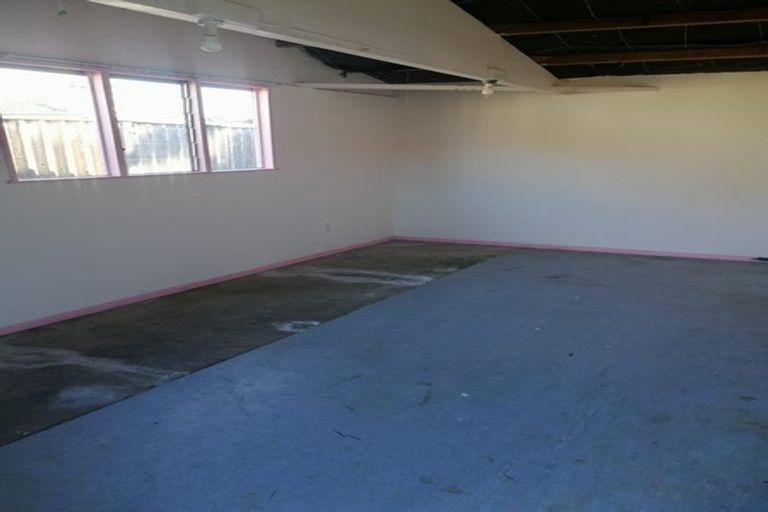 Photo of property in 14 Darren Crescent, Half Moon Bay, Auckland, 2012