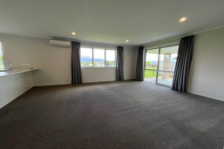 Photo of property in 28 Richardson Road, Omokoroa, 3114