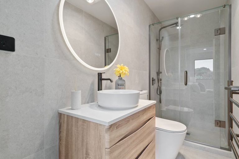 Photo of property in 13b Purata Place, Mangere Bridge, Auckland, 2022