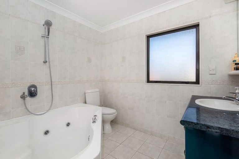 Photo of property in 2/49 College Road, Northcote, Auckland, 0627