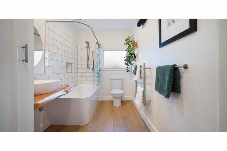 Photo of property in 24 Derrett Place, Saint Martins, Christchurch, 8022