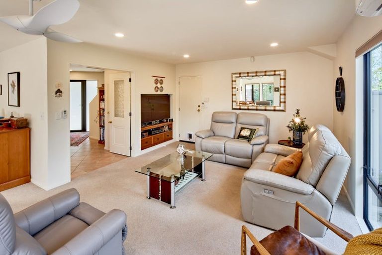 Photo of property in 2/139 Knights Road, Hutt Central, Lower Hutt, 5010