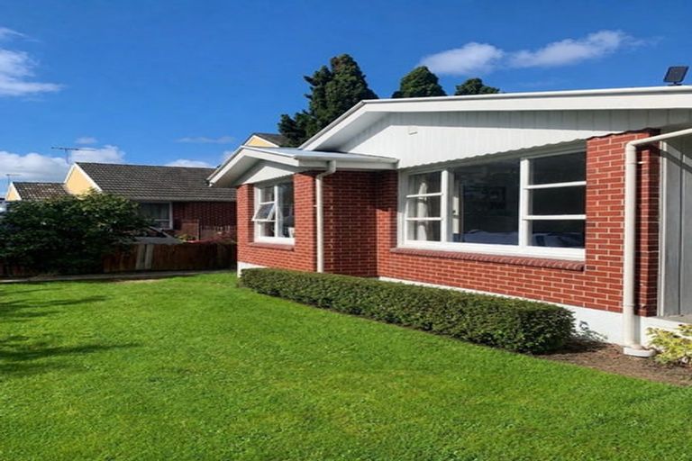 Photo of property in 8 Lochee Road, Upper Riccarton, Christchurch, 8041