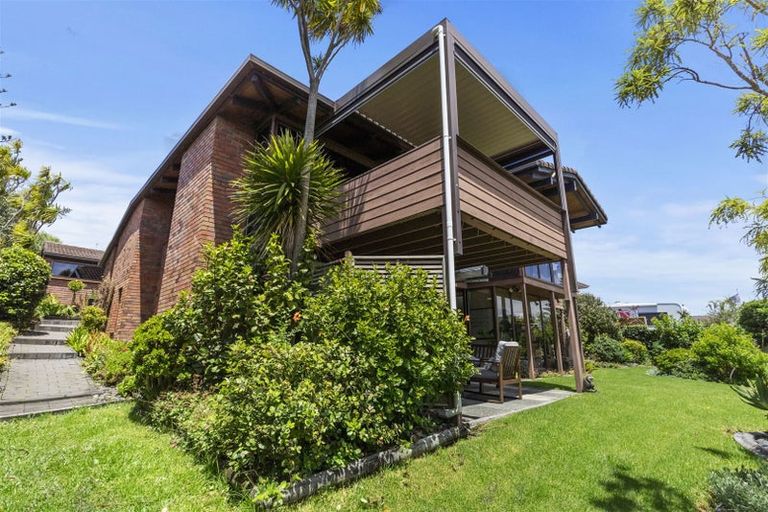 Photo of property in 60 Pacific Parade, Army Bay, Whangaparaoa, 0930