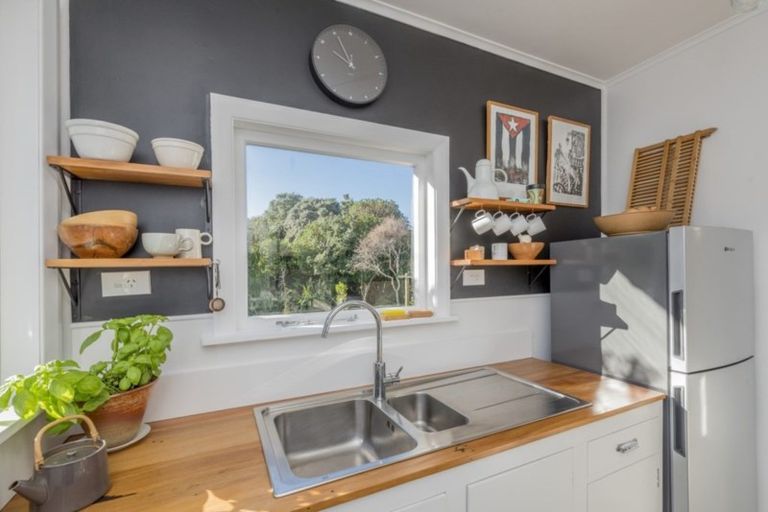 Photo of property in 18 The Avenue, Otaki Beach, Otaki, 5512