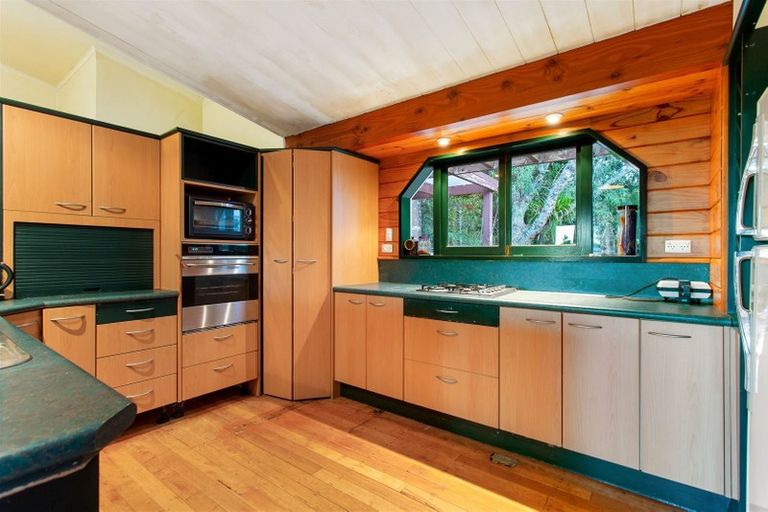 Photo of property in 130 Opanuku Road, Henderson Valley, Auckland, 0612