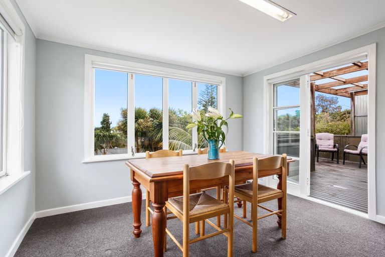 Photo of property in 32 Evans Road, Glen Eden, Auckland, 0602