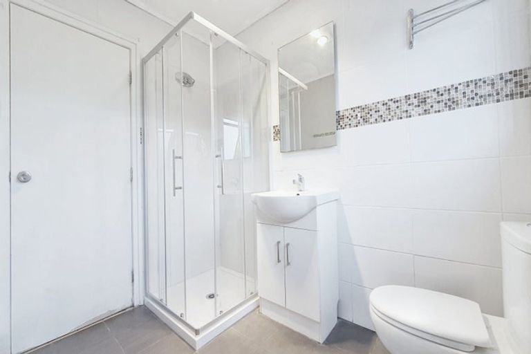 Photo of property in 57a Tiroroa Avenue, Te Atatu South, Auckland, 0610