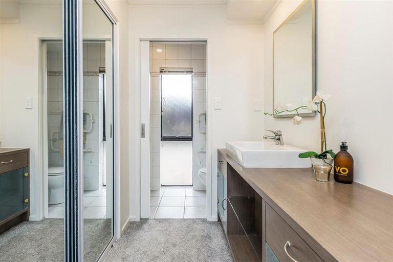 Photo of property in 11 Vipond Road, Stanmore Bay, Whangaparaoa, 0932