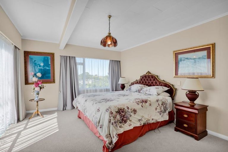 Photo of property in 1 Catherine Crescent, Moturoa, New Plymouth, 4310