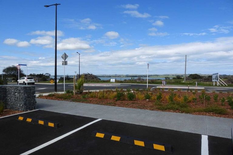 Photo of property in 28 Omahuru Road, Glenbrook, 2681
