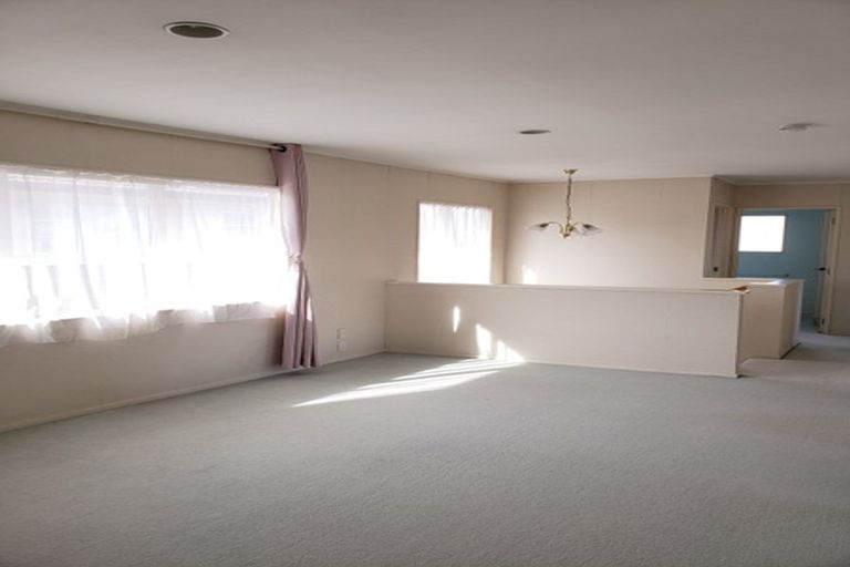 Photo of property in 1/1 Emma Court, Northpark, Auckland, 2013
