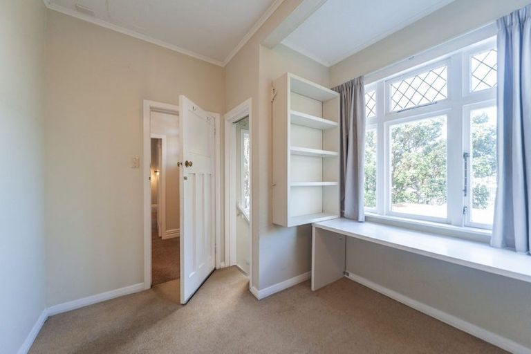 Photo of property in 80 Kelburn Parade, Kelburn, Wellington, 6012