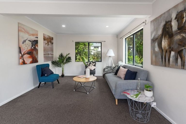 Photo of property in 1/1018 East Coast Road, Fairview Heights, Auckland, 0630