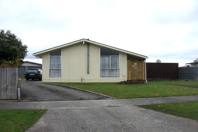 Photo of property in 28 Cumberland Place, Kelvin Grove, Palmerston North, 4414