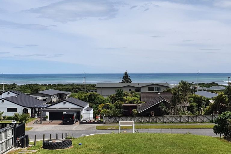 Photo of property in 19 Nolan Crescent, Karoro, Greymouth, 7805