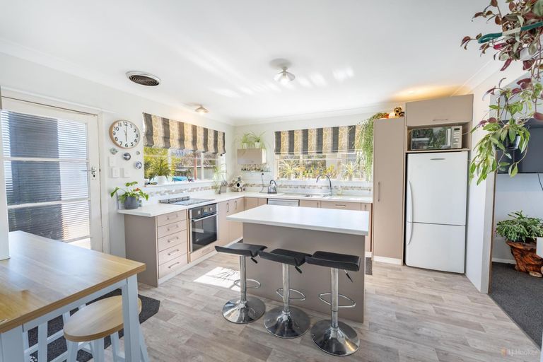Photo of property in 1 Regent Street, Waimate, 7924