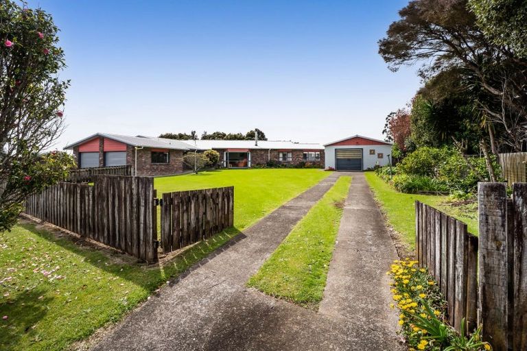 Photo of property in 16 Hussey Street, Oakura, 4314