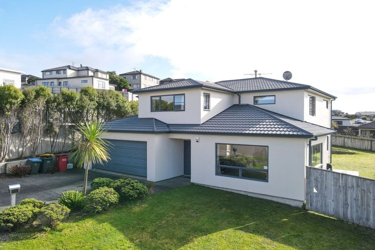 Photo of property in 5 Kaweka Close, Aotea, Porirua, 5024