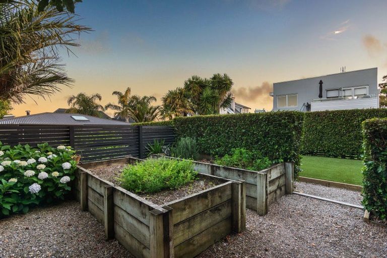 Photo of property in 2/2a Earnoch Avenue, Takapuna, Auckland, 0622